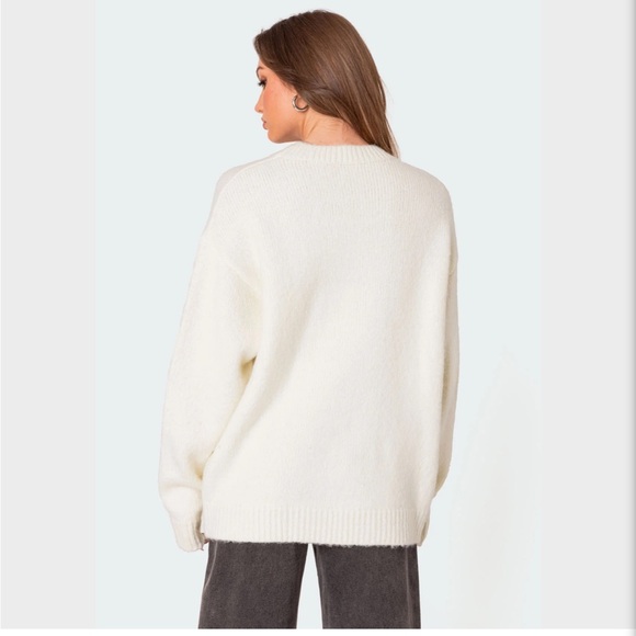 Magic 8 Oversized Chunky Knit Sweater - Picture 11 of 11